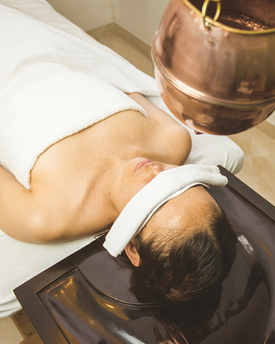 Terapia Shirodhara